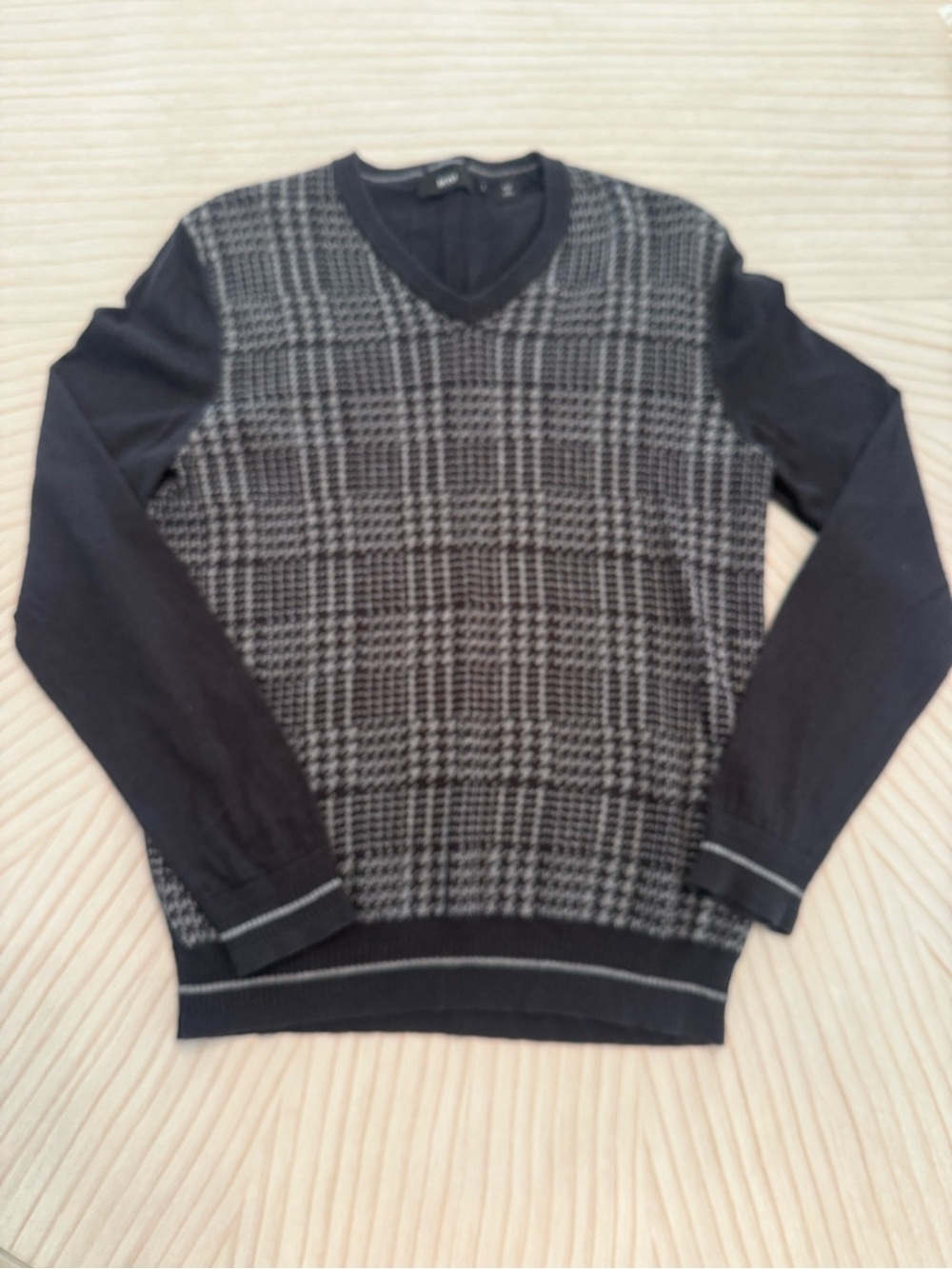 Boss Men's Black and Gray Checked V-Neck Sweater